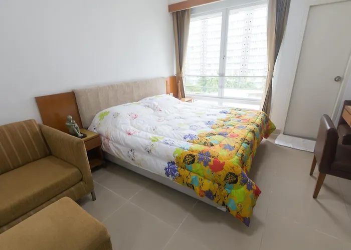 I-house Laguna Garden Rca - Behind Sukhumvit Thonglor Asoke Emporium Hospital Piyavet Hospital Makkasan Airport Link Mrt Sky Train *