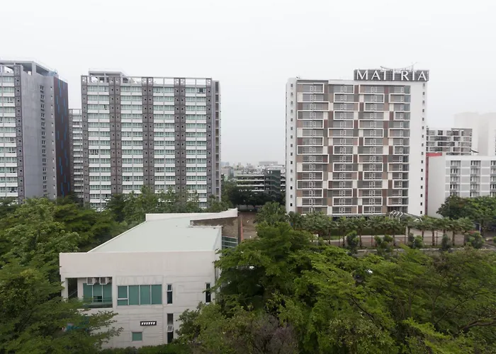 I-house Laguna Garden Rca - Behind Sukhumvit Thonglor Asoke Emporium Hospital Piyavet Hospital Makkasan Airport Link Mrt Sky Train